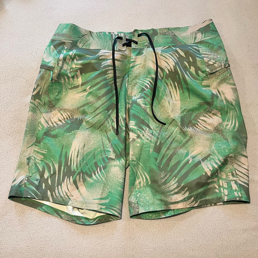 Lululemon Shorts Swimwear Size 33